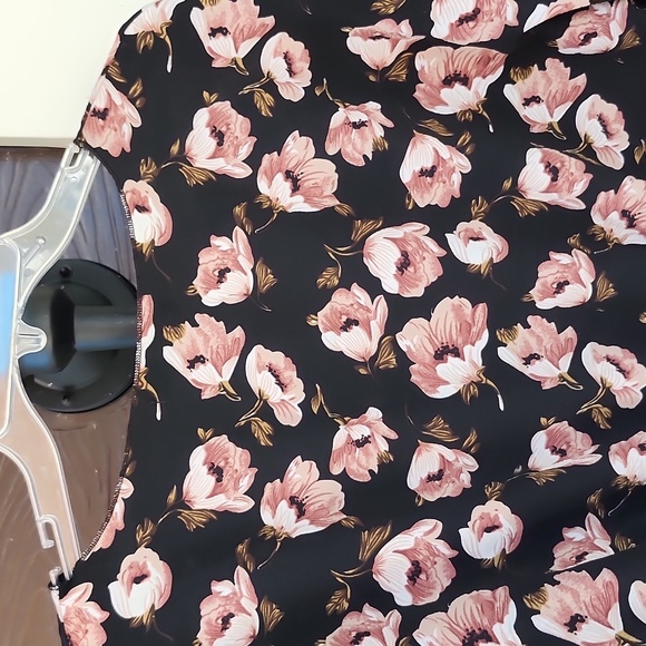 Forever 21 black/floral tie-front top - Picture 5 of 12